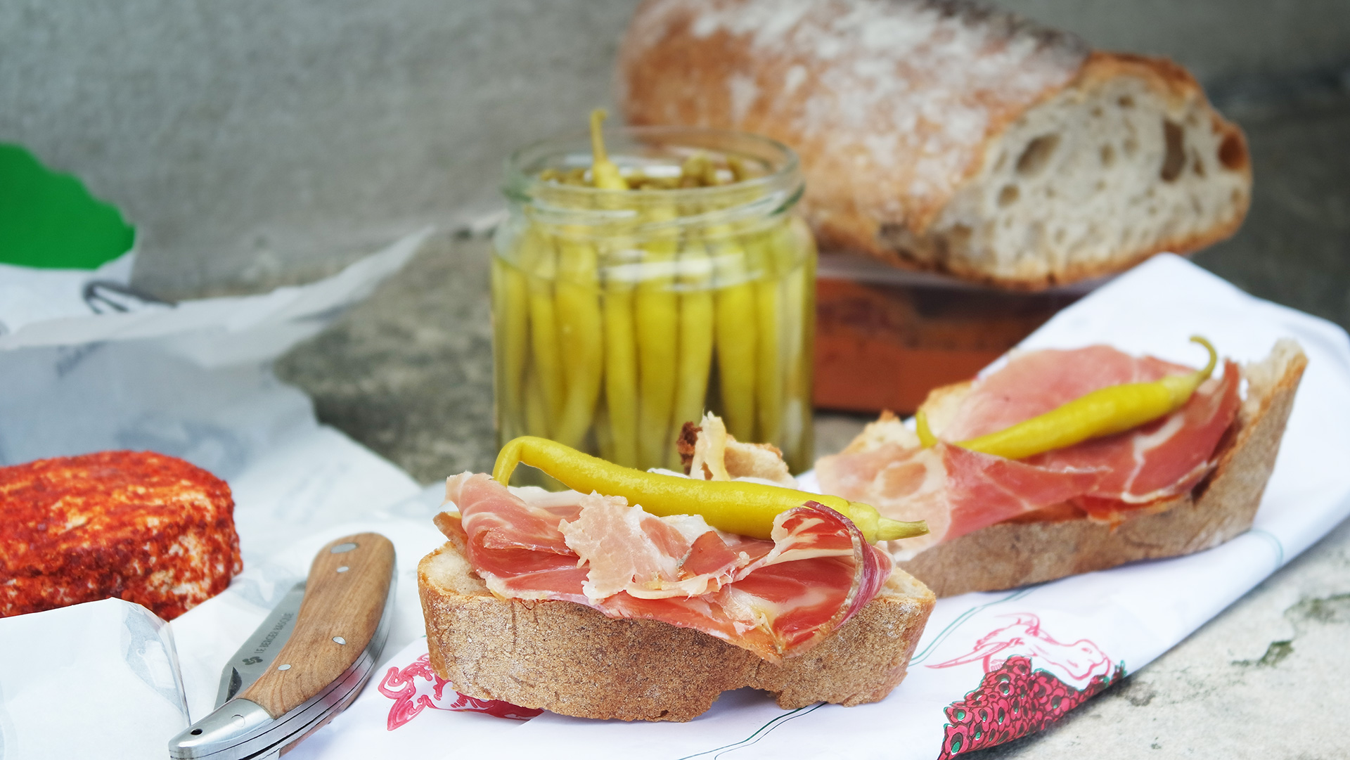 bread, ham and pickles
