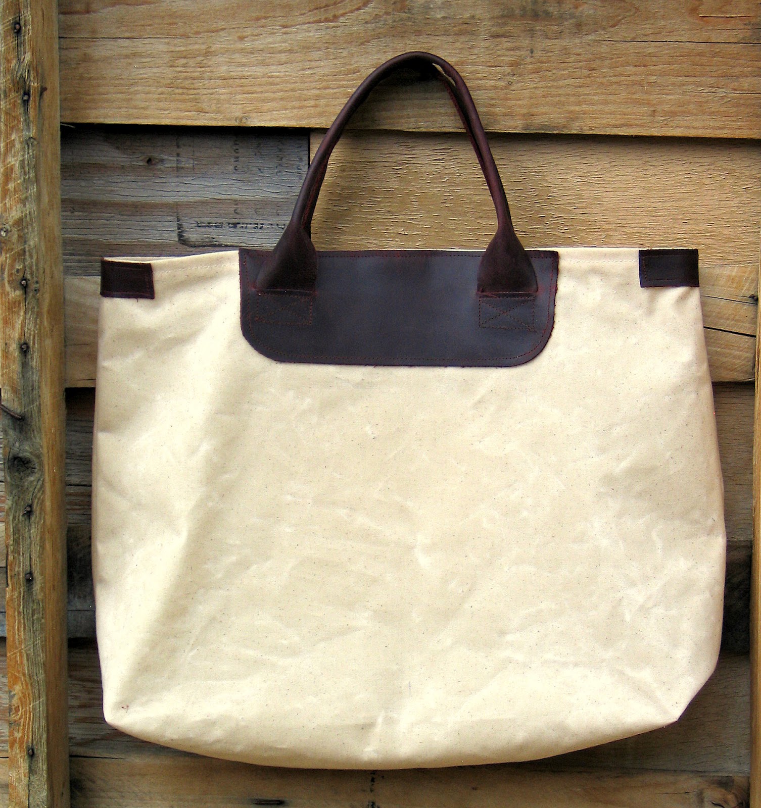 Once upon a bag...: Waxed canvas and leather tote