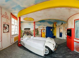 فندق خاص لعشاق السيارات فقط!