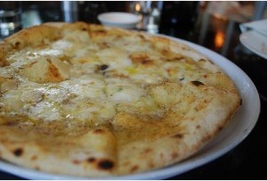 Pizza De Queso Una Alabanza La Guia De La Pizza