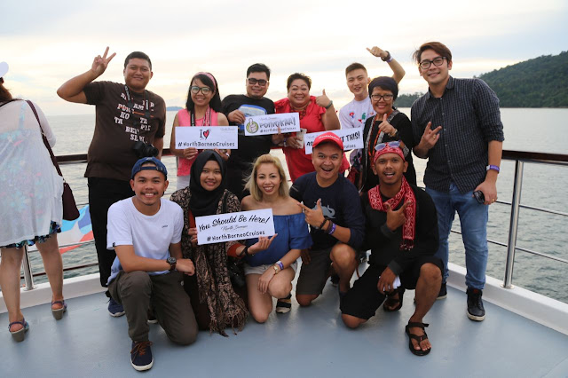 Menikmati Sunset Dari North Borneo Cruise di Laut Sabah
