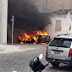 Homem se revolta e toca fogo no próprio carro