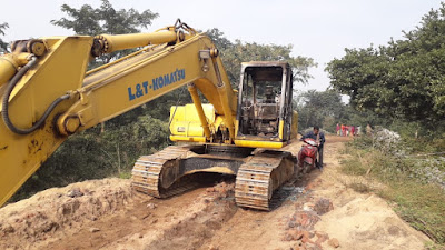 Overloaded-sand-lorri-accident-fuul-house-Galsi Overloaded-sand-lorri-accident-fuul-house-Galsi