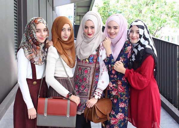 Anda Muslimah? Maka Berhijablah! Anda Muslimah? Maka Berhijablah!