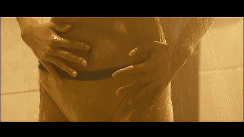 ㅎㅂ)공포영화 속 비키니녀.gif