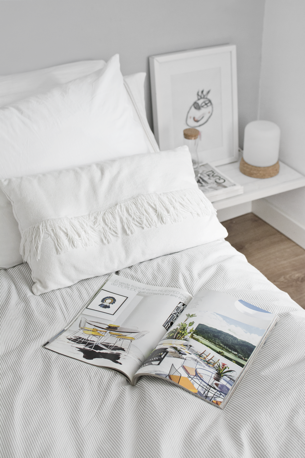 DIY - Minimalist bedside table for a Nordic style bedroom / DIY - Mesilla de noche minimalista en dormitorio estilo nórdico