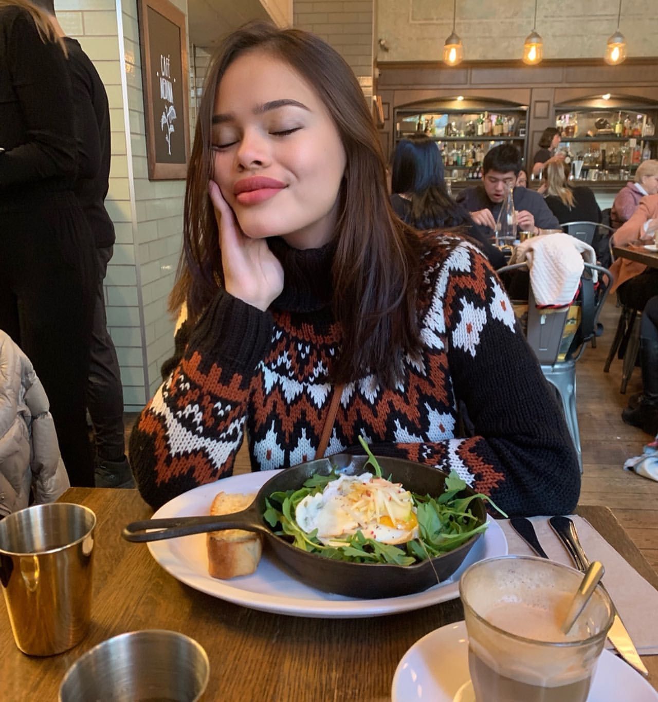 Malia Pyles – Social Media 11/22/2019 | eZineInsider.com Celebrity