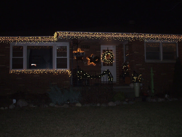 How to hang Christmas Lights the easy way! - Rustic & Refined