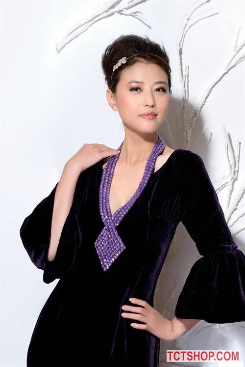 “Dương Thục Phi” không ngại mặc hở ở tuổi 49 “Dương Thục Phi” không ngại mặc hở ở tuổi 49