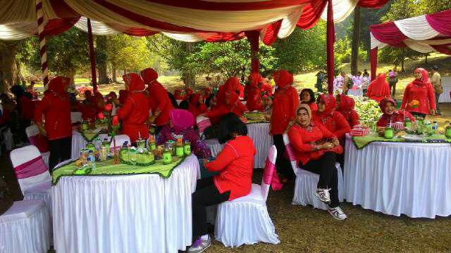 Acara Persit Penerbad di Kebun Raya Bogor