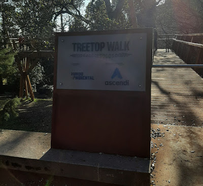 placa indicativa do Treetop Walk do Parque de Serralves
