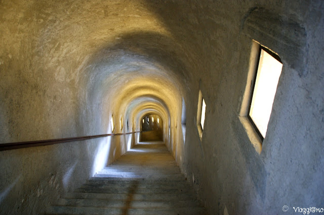 Scala verso le prigioni del Forte di Bard