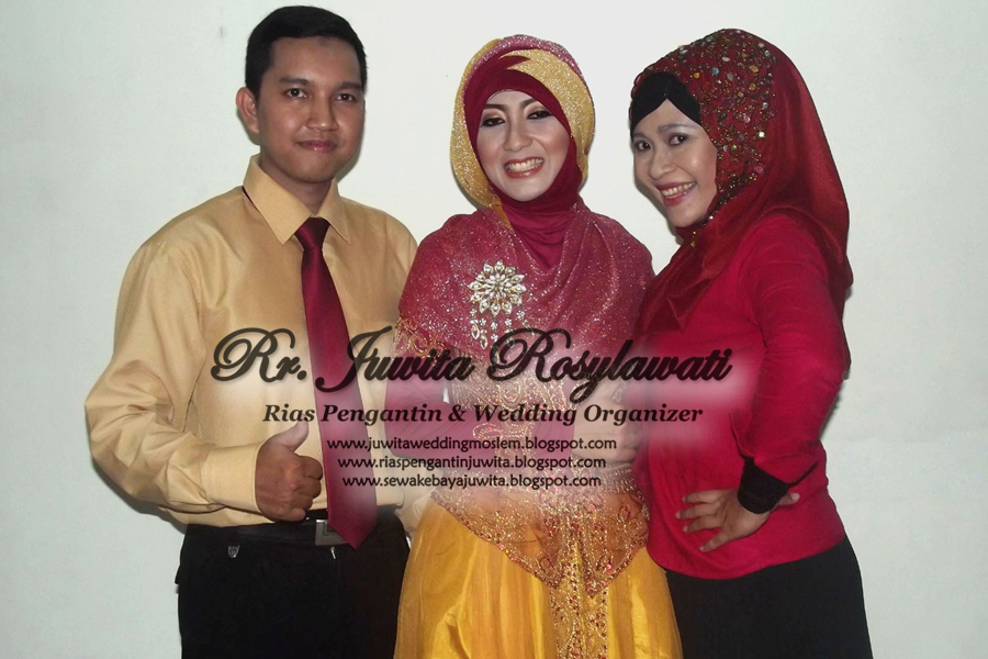 gaun pengantin muslimah warna merah marun 