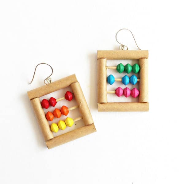 speelse mini-telraam oorbellen van papier