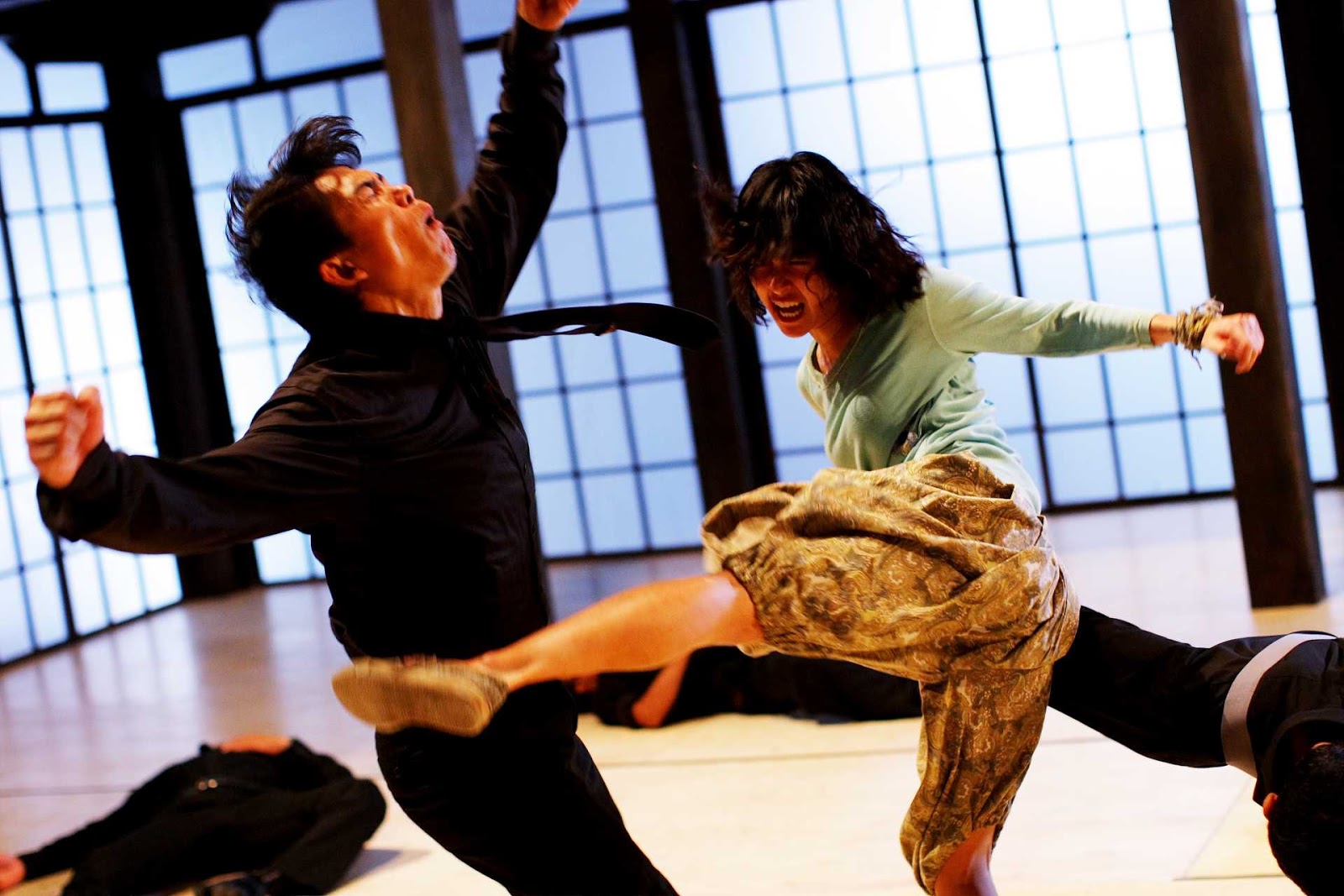 Честь дракона джеки чан. Воин ветра южная корея 2004. Сцены кунг фу. Джет ли 2002. Невероятный мастер кунг фу 1979.