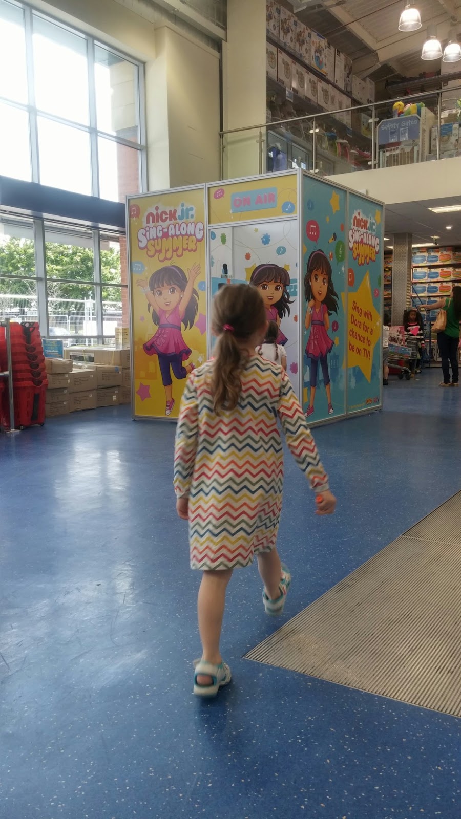 Sing along with Dora and friends - This day I love.......