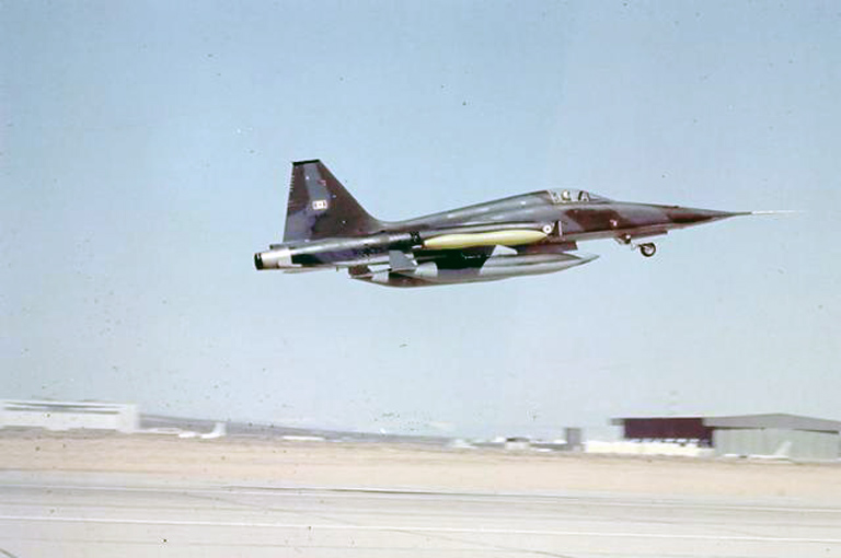 nhungdoicanh: Canadair CF-5/CF-116 Freedom Fighter