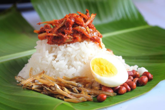 foods, Malaysia, nasi lemak, delicious, yummy, foods around world, world foods, culture, travel, one dollar, one dollar foods