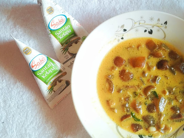 membuat sayur kikil bersantan dengan sasa santan kelapa
