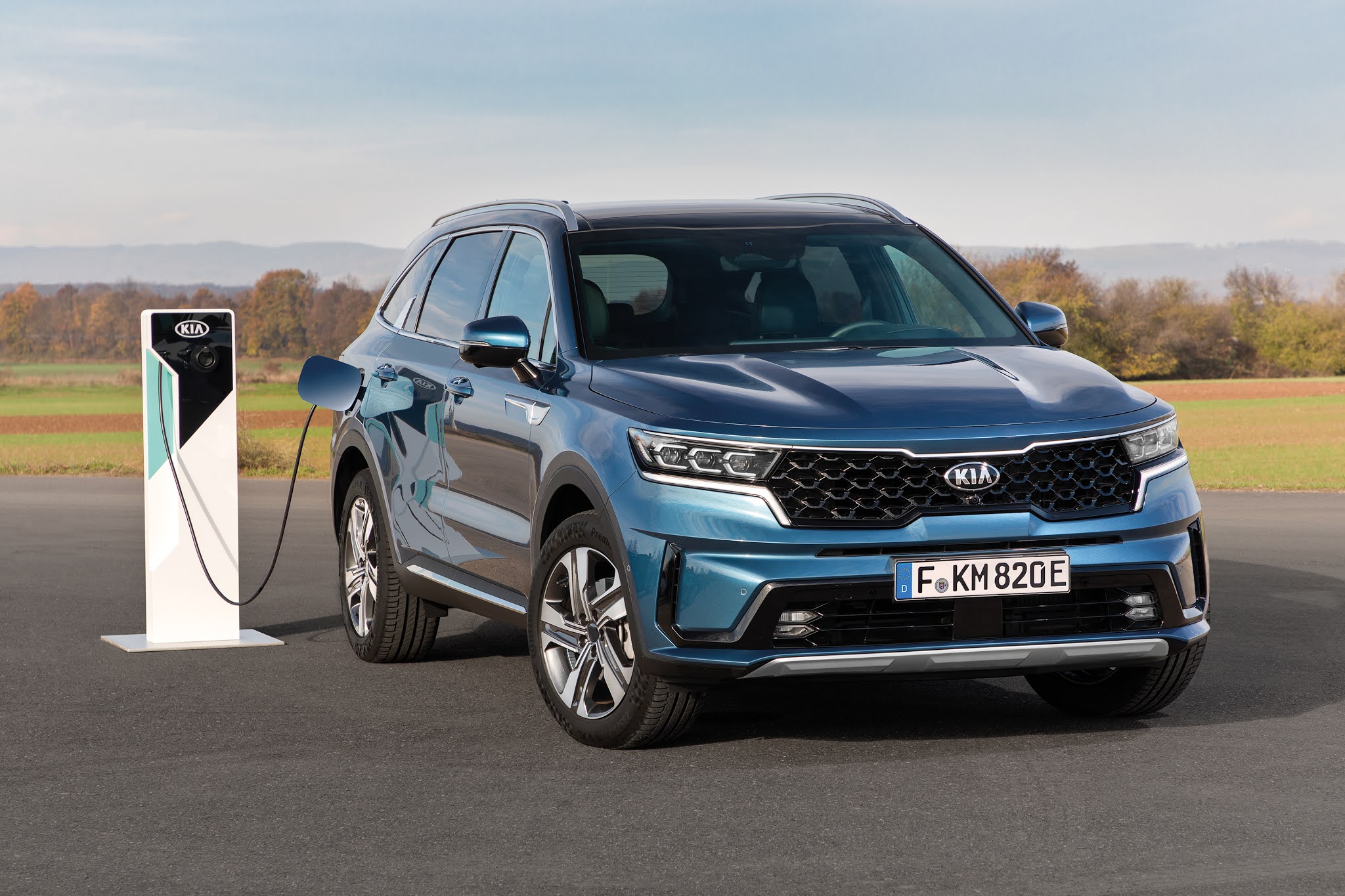 Kia lanza KiaCharge para que los autos eléctricos e híbridos