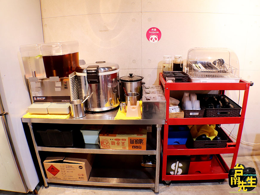 台南小火鍋/天然食材熬煮川味麻辣湯頭/肉燥飯、飲料吃到飽/限量供應產地直送海鮮食材/30隻白蝦超值佛心價只要199元/吃到痛風也甘願