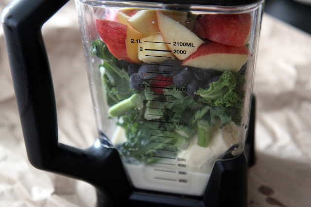 Start a healthy new year with this Delicious Kale Fruit Smoothie Recipe!