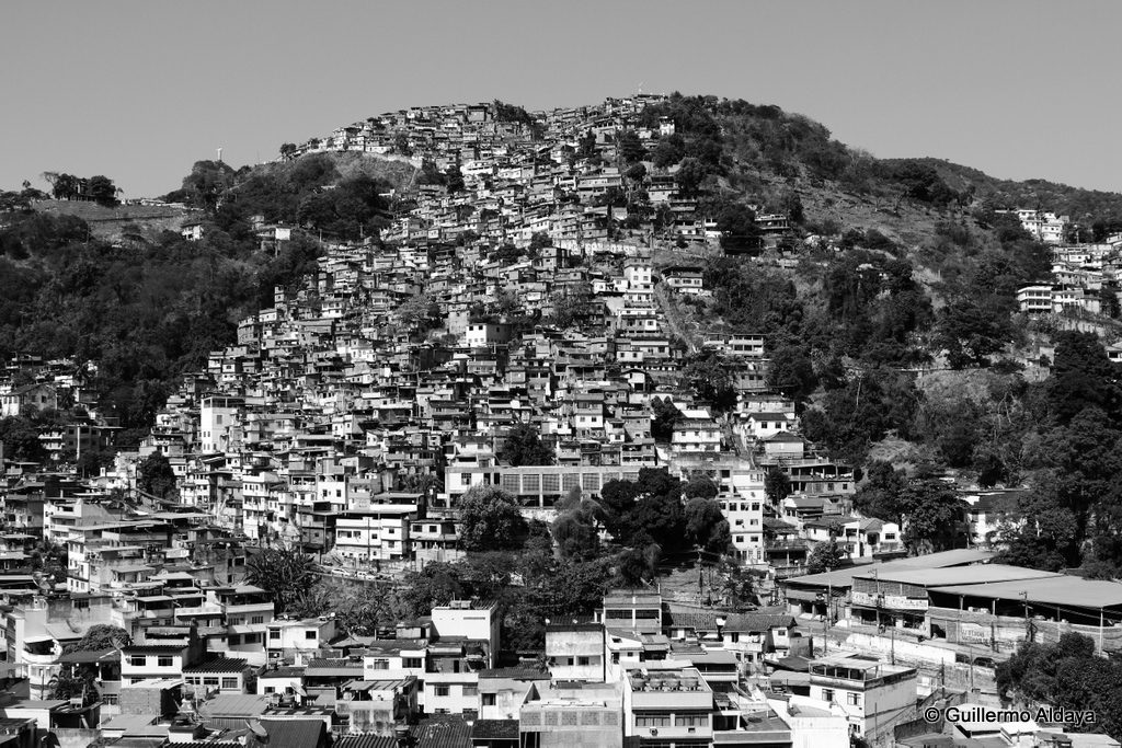 In Rio de Janeiro, Brazil, by Guillermo Aldaya / PhotoConversa