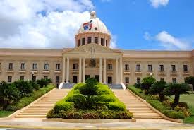 Danilo Medina nombra a los sustitutos de “Los Vincho” en tren gubernamental