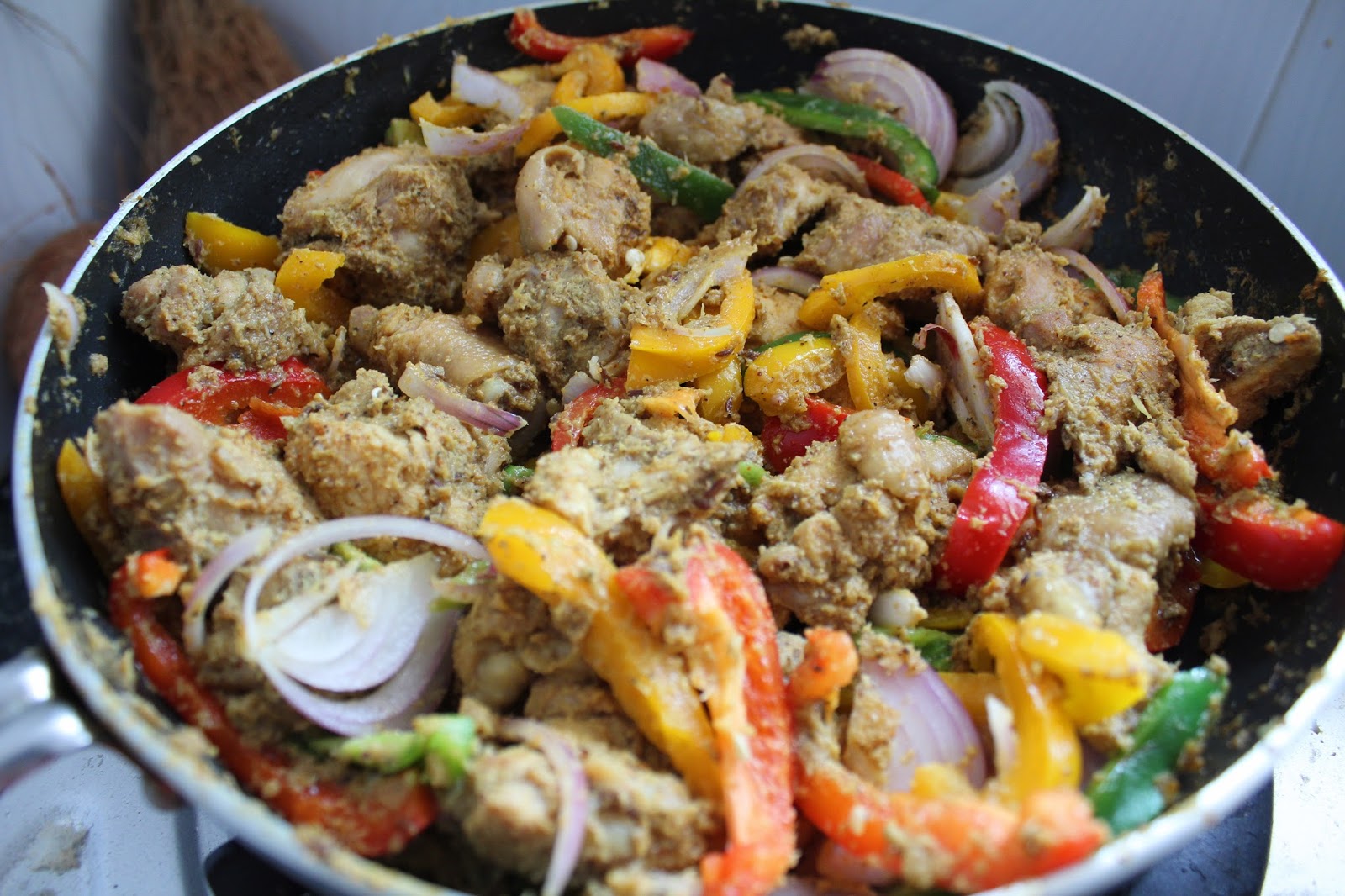 BELL PEPPER CHICKEN STIR FRY