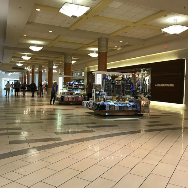 The mall is just a five minute drive away so it is also convenient.