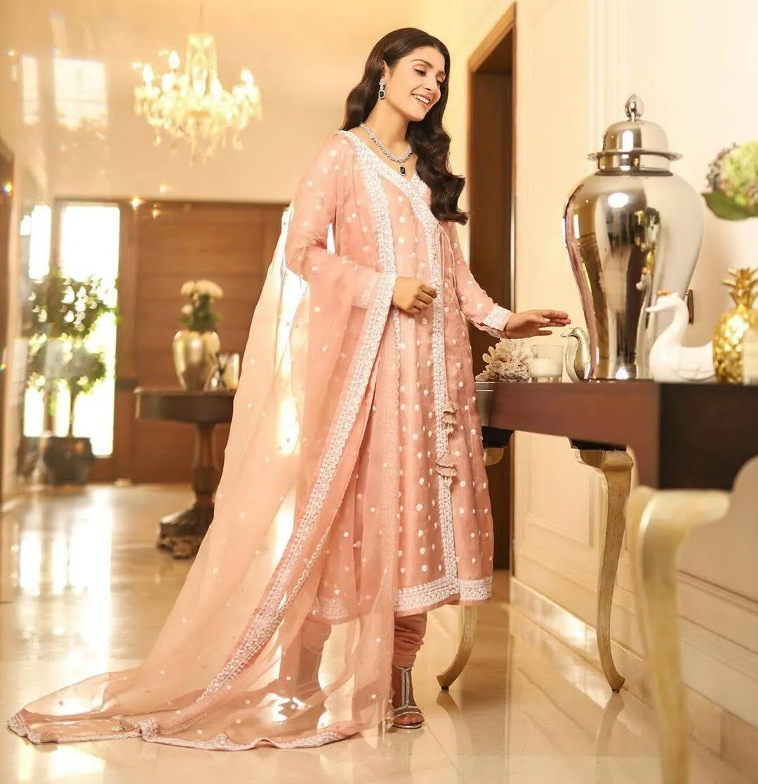 Ayeza Khan Fashionista Looks - Inspiration for every occasion