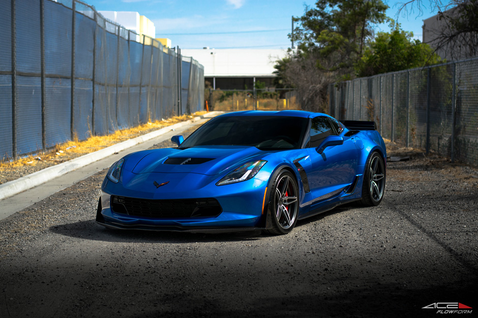 Chevrolet Corvette c7 бирюзой
