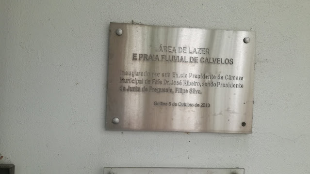 Placa de inaguração Praia Fluvial de de Calvelos