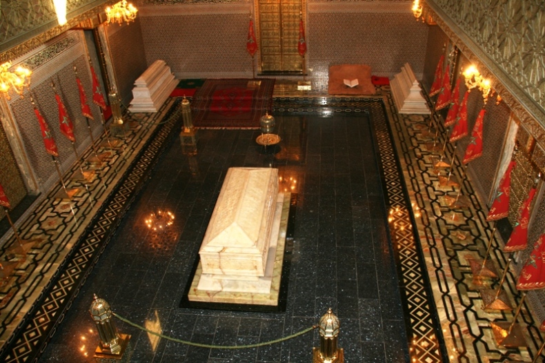 гроб магомета. мавзолей мухаммеда v рабат. гроб мухаммеда. могила пророка мухаммеда. эффект гроба магомета.