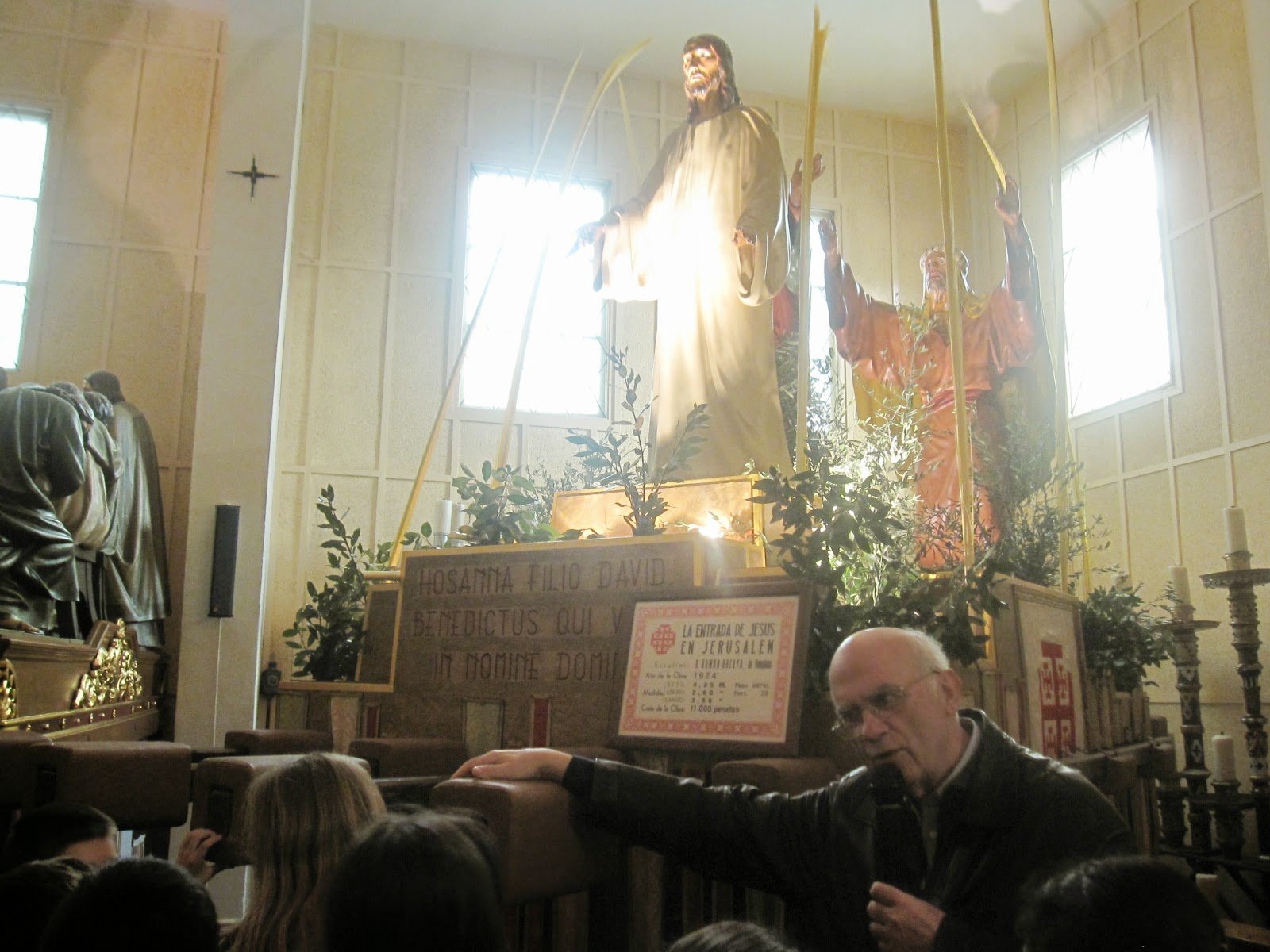 COLEGIO AMOR DE DIOS BURLADA VISITA A LA HERMANDAD DE LA PASIÓN Y A LA