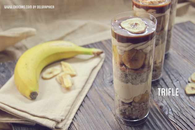 Trifle de bizcocho de plátabo y crema de toffee 