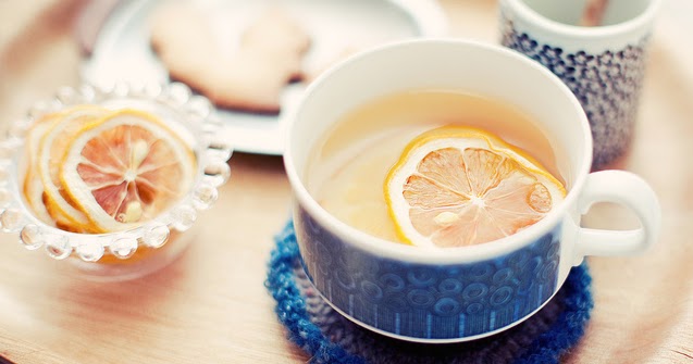 I drink my tea. зеленый чай. идиомы one's cup of tea. I drink my tea. женщина пьет чай.