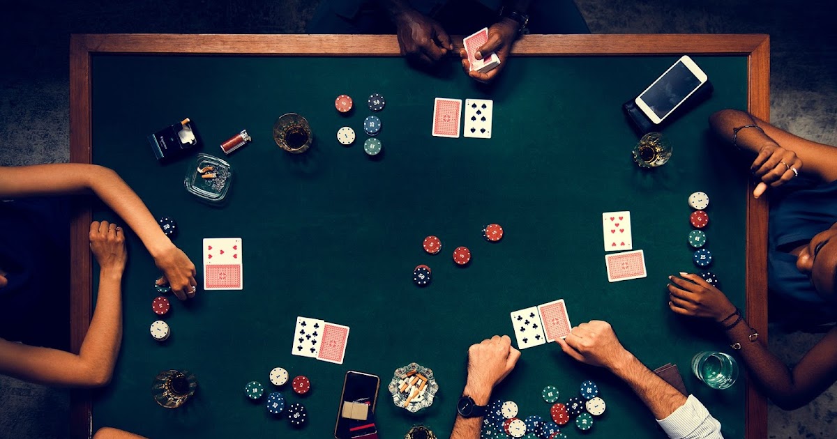 Нюансы игры. Покер. Покерный стол в казино. Покерный стол с людьми. Поке.