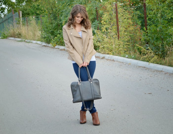 tan biker jacket outfit ideas