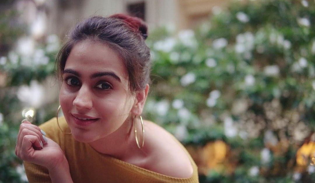 Aksha Pardasany Biography in Hindi