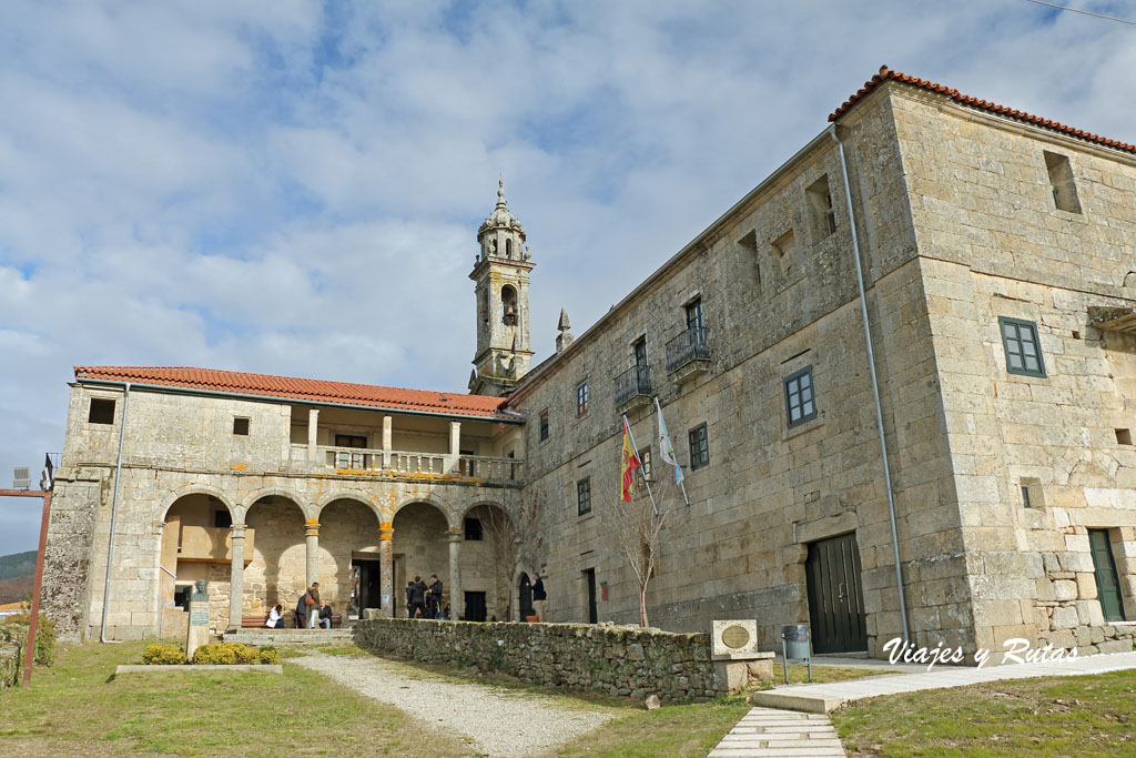 Fachada delantera del Monasterio de Xunqueira de Espadanedo