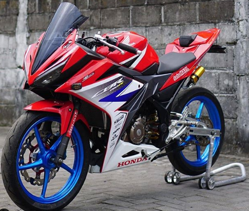 Modifikasi Cbr 150r Warna Merah Polos, Metalik, Ferrari, Marun