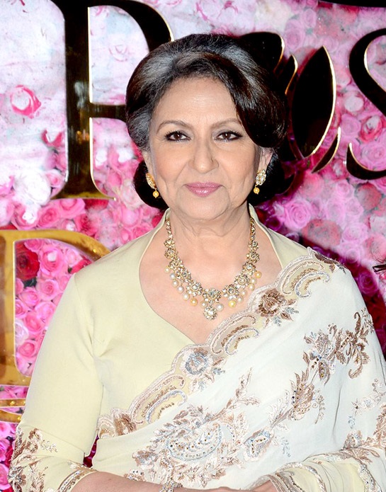 Sharmila Tagore smiling to camera in saree and converted to islam