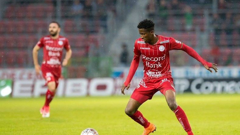 EL TALLER DEL FÚTBOL PETER OLAYINKA ¿DE LA INHABILITACIÓN A PEDIR