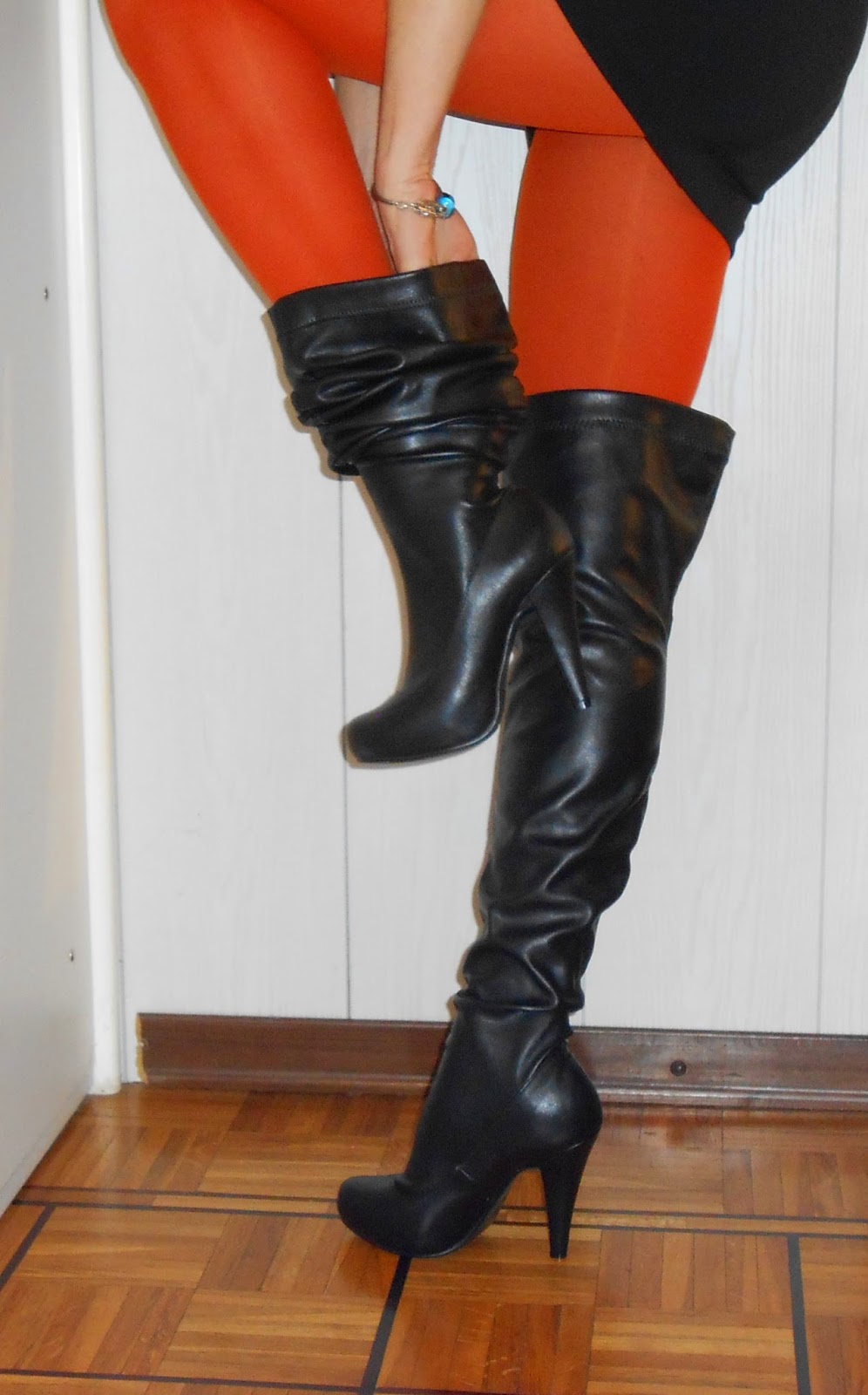 Tacchi e non solo.... Can you help me take off the boots?