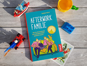 Rituale, Routinen und richtig viel Humor: Nathalie Klüvers neues Buch "Afterwork Familie". Ich stelle Euch den tollen Familien-Ratgeber vor, in dem Ihr erfahrt, wie auch mit wenig Zeit ein erfülltes und entspanntes Familienleben mit Kindern möglich ist.