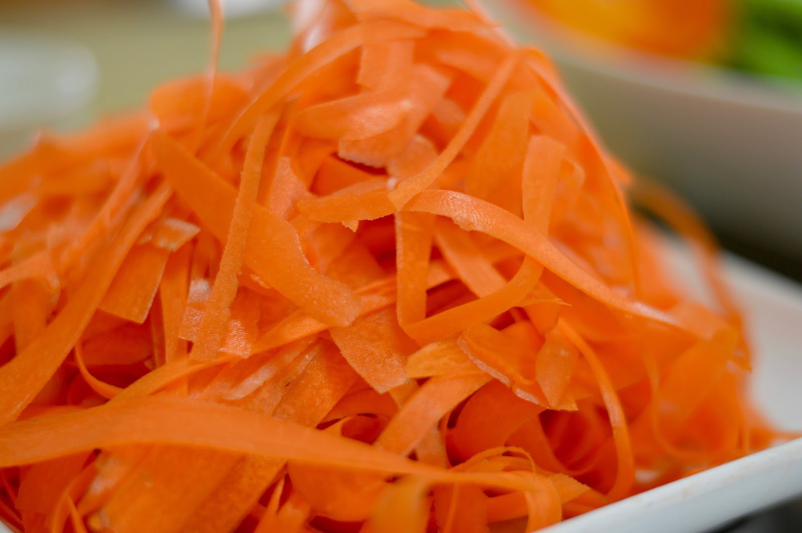 Sarah's Nest Soba noodle salad with sugar snap peas, carrots and bell