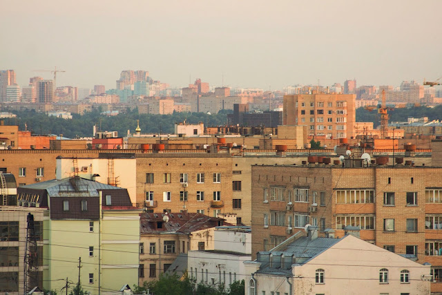 вид с крыши жилого дома на Новинском бульваре в сторону Хамовников