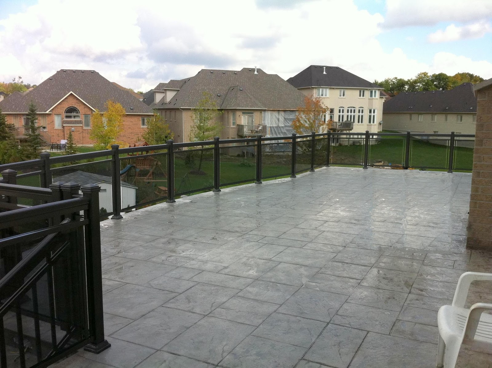 Building exterior and outdoor railing installation. Commercial fences ...