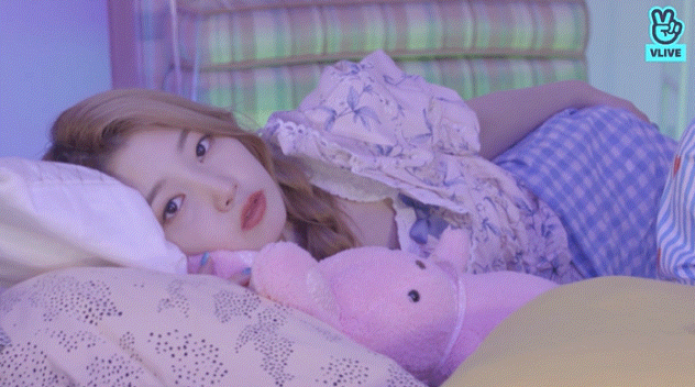 데뷔 첫 눕방을 대하는 흔한 신인의 자세 | 인스티즈